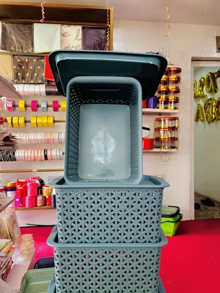 Medium Hamper/storage basket with cover