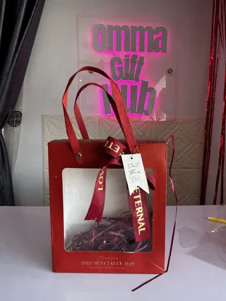 Fancy see through gift bag/box