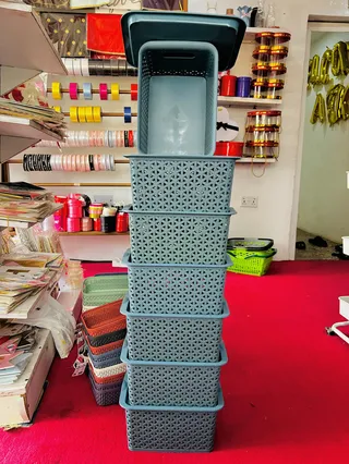 Medium Hamper/storage basket with cover