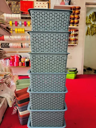 Medium Hamper/storage basket with cover
