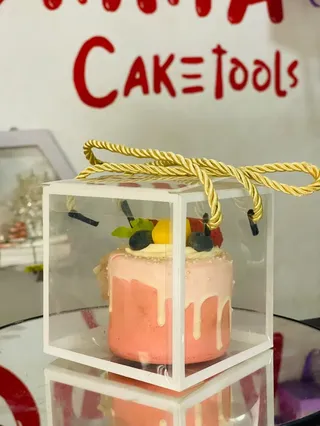 Transparent cupcake box