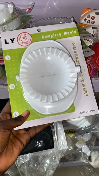 Single pie cutters
