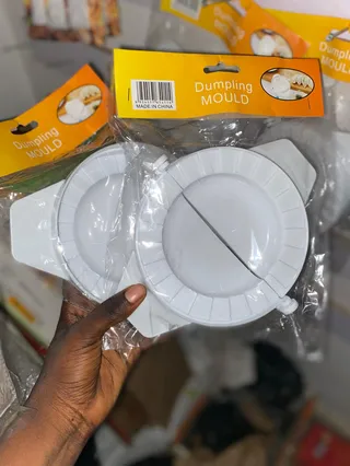 Single pie cutters