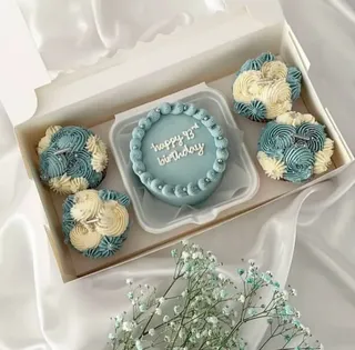 Cupcake box with window cover